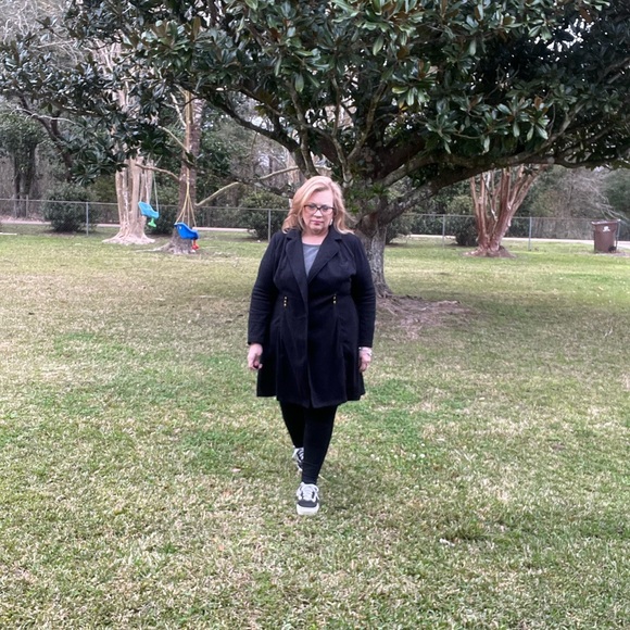 Meet your Posher, J’Nette - Picture 2 of 8